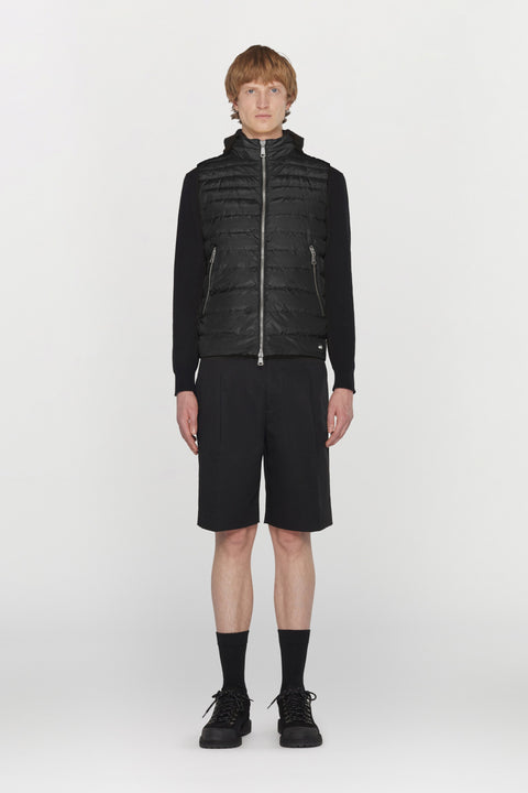 Water-repellent nylon waistcoat with duck down filling