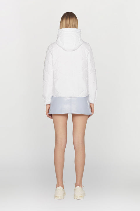 Gender neutral jacket in water- repellent nylon with hood